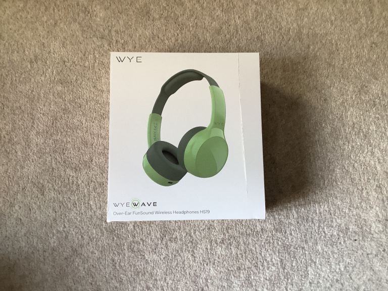 FACTORY SEALED UNOPENED HEADPHONES — WYE WyeWave Y-HS19-12 Wireless Over-Ear Headphones – Green