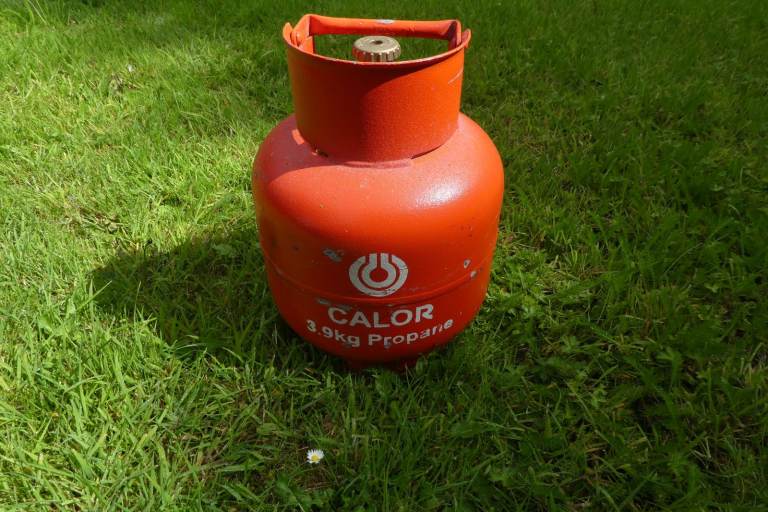 image for CALOR GAS 3.9 kg BOTTLE - EMPTY