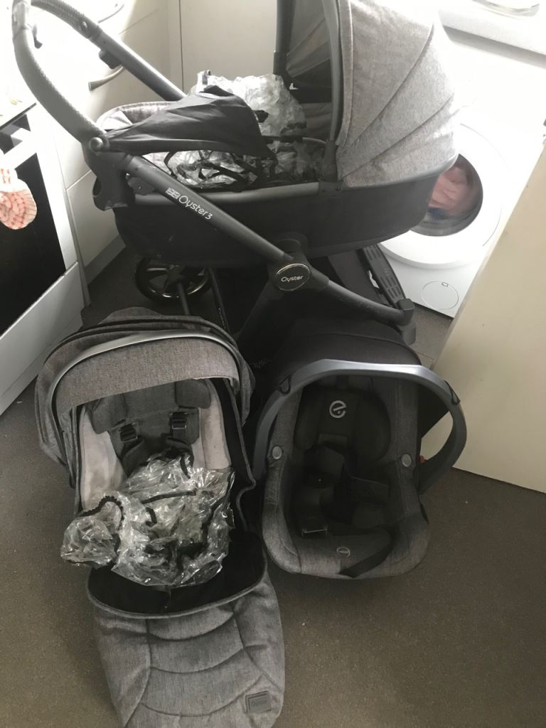 Oyster 3 Baby Travel System 3-in-1 – Grey, Good Condition