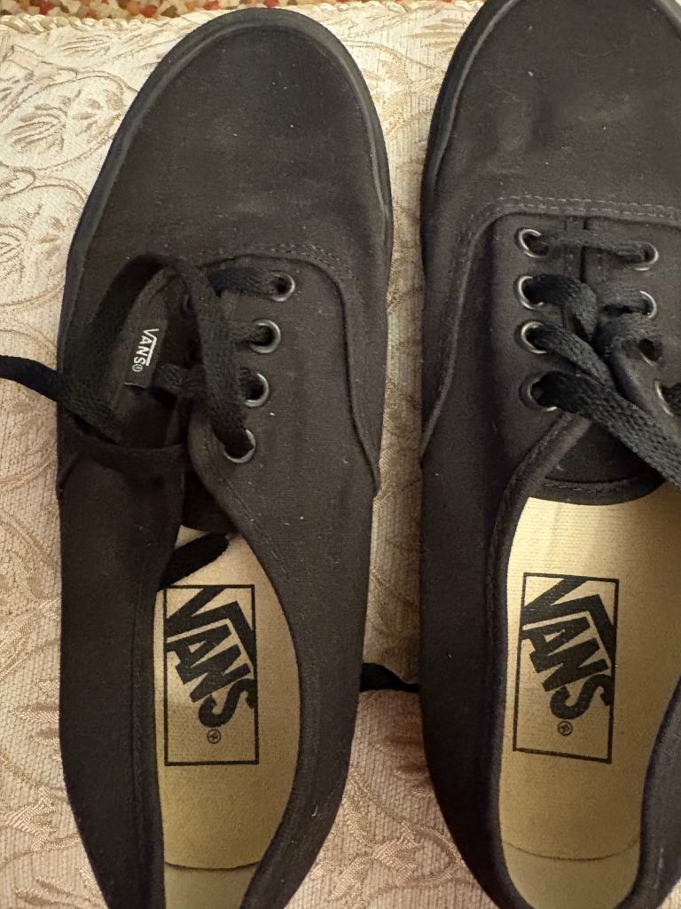 Trainers- Vans off the Wall - US men size 5, women size 6.5