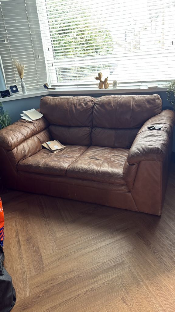 Leather sofa (used inbetween getting sofa( 