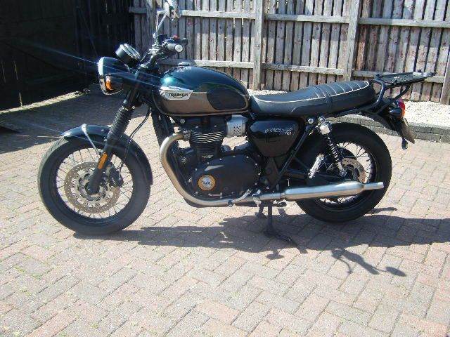 Triumph, BONNEVILLE, 2024, 900 (cc)