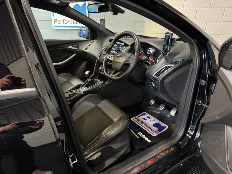 FORD FOCUS 2.0 T EcoBoost ST-2 Black Manual Petrol 2016