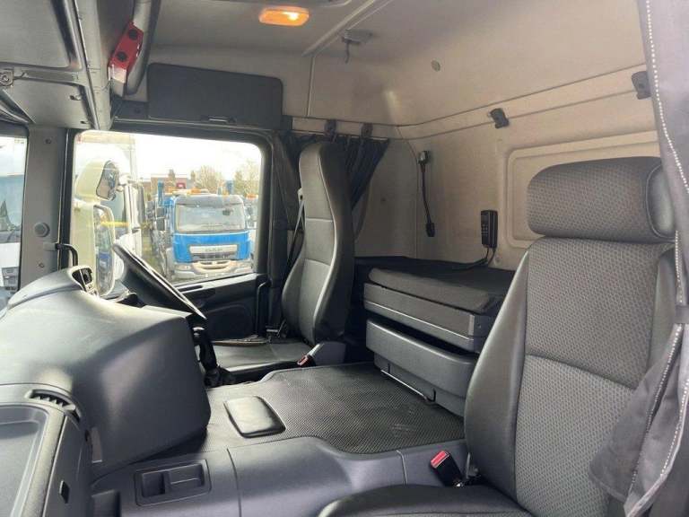 2013 SCANIA P400 8X4 TIPPER