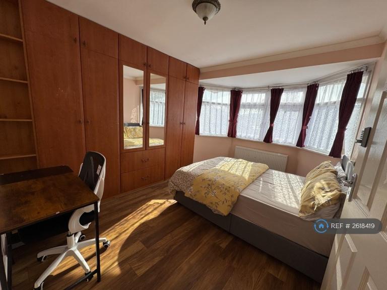 1 bedroom in Stayton Road, Sutton, SM1 (#2618419)