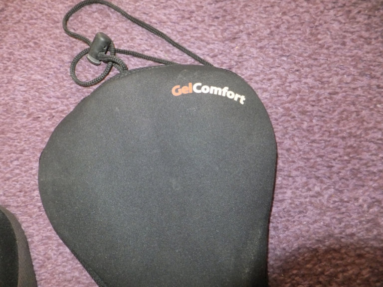 pair of gel comfort + bike saddle pads / cushion