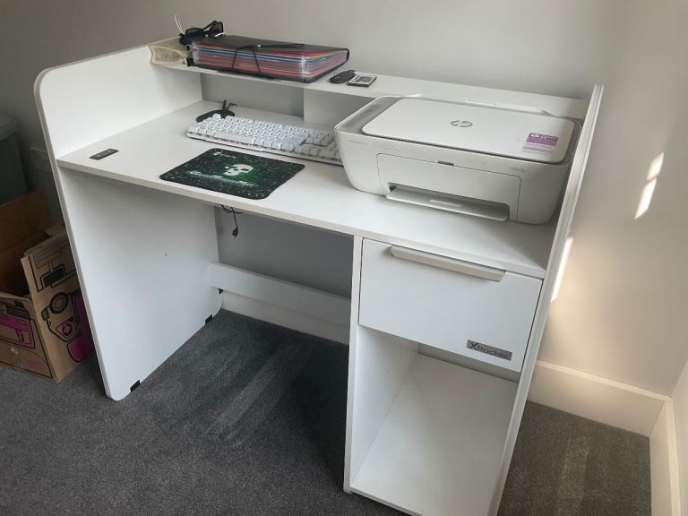 White Office/Study Desk/Gaming Desk with Storage – Good Condition