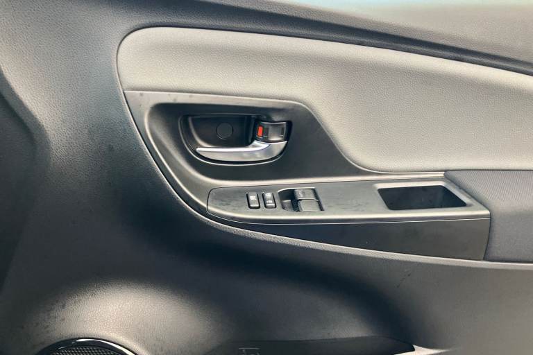 2019 Toyota Yaris 1.5 VVT-i Icon Tech 5dr CVT Hatchback PETROL Automatic