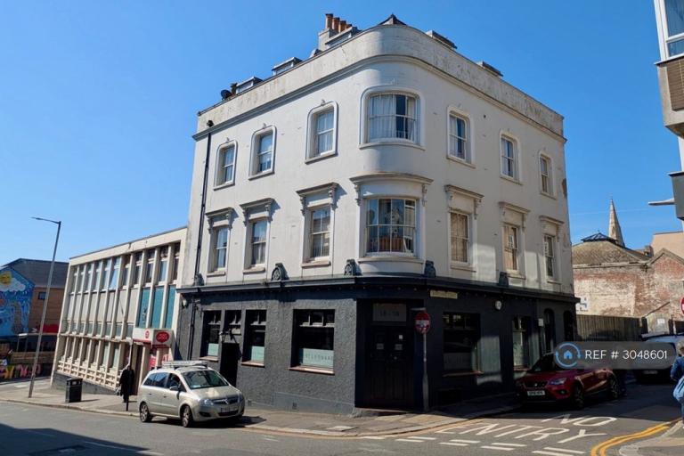 2 bedroom flat in Warriors Gate Aparts, St Leonards-On-Sea, TN38 (2 bed) (#3048601)