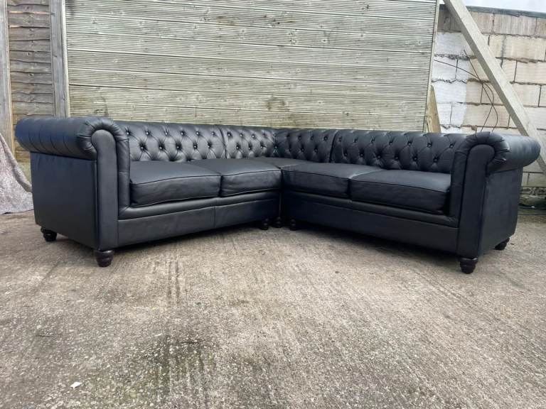 Black Leather Chesterfield Cornersofa 