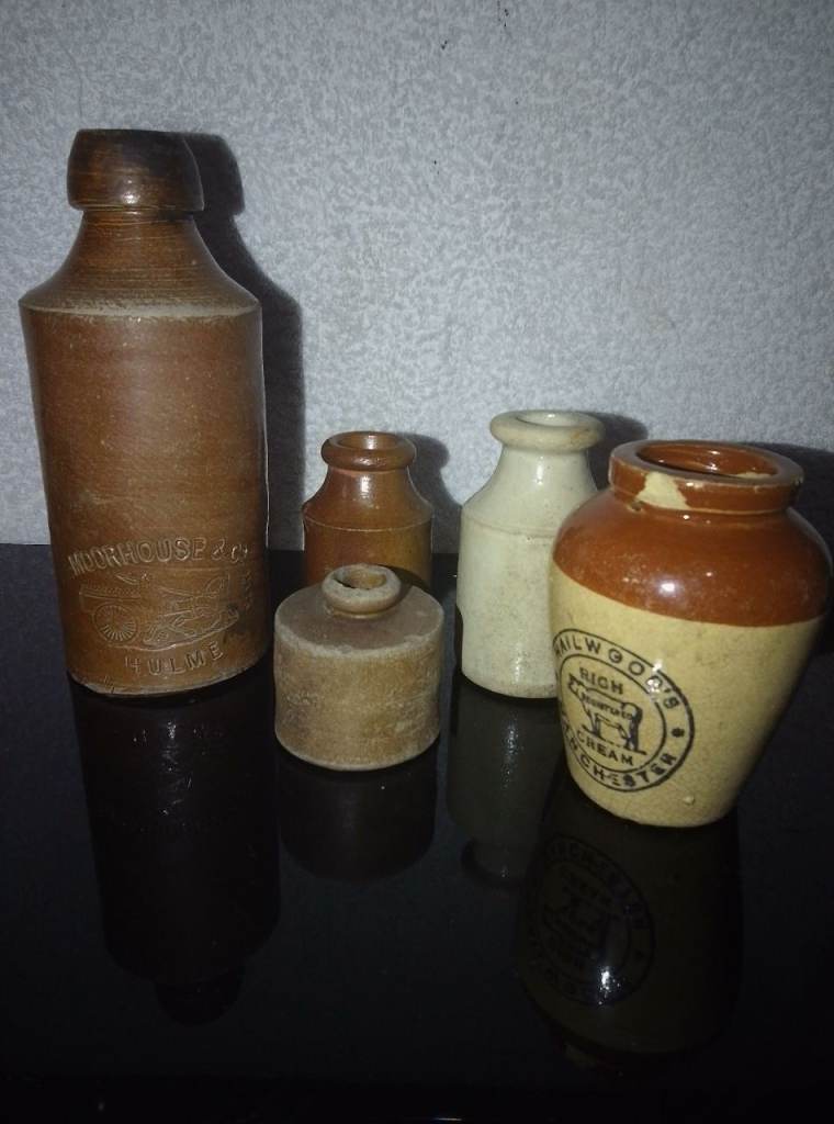Ceramic pot and jug,. Open to offers 