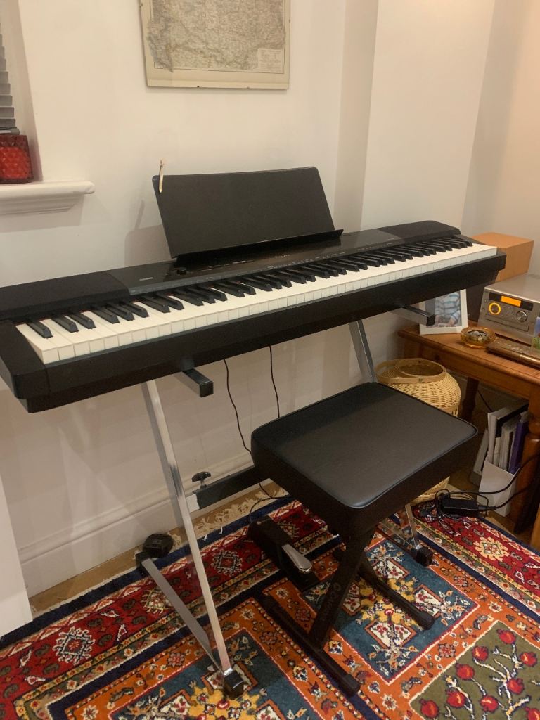 CASIO PRIVIA KEYBOARD 