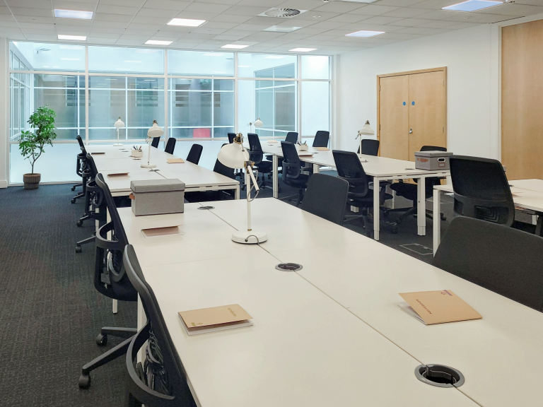 Gerrards Cross - SL9 0BG \ Private Office for 3 Workstations Available Now