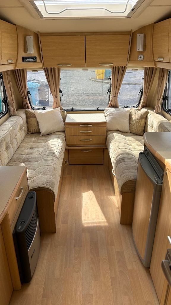 Swift Abbey Vogue 460 - 2 Berth Caravan with Motor Mover