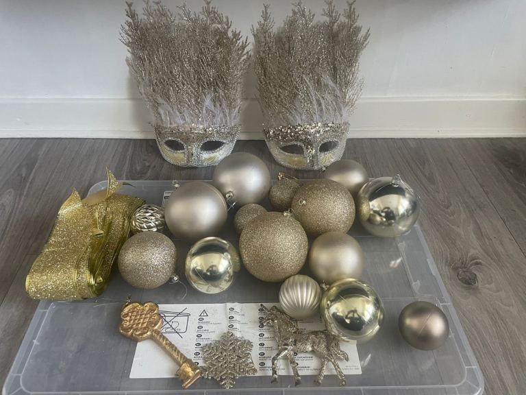 £10 Christmas Gold Decorations Bundle 