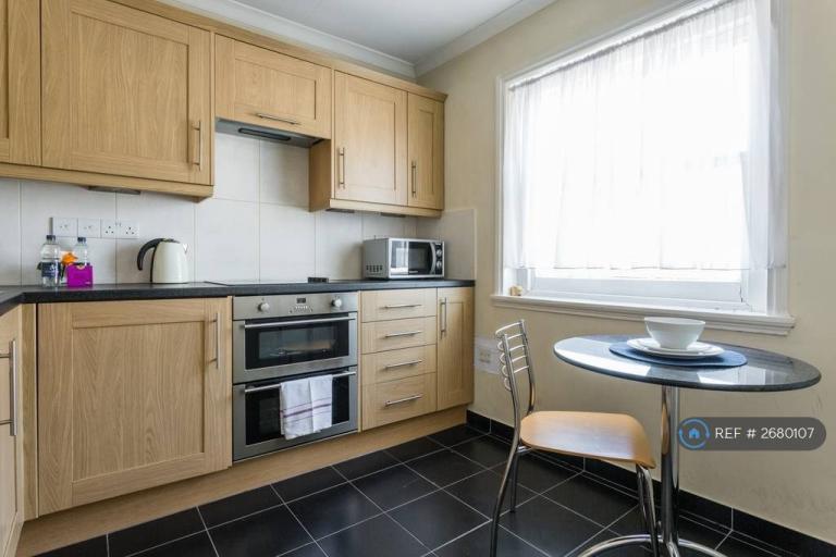 1 bedroom flat in Gloucester Road, London, SW7 (1 bed) (#2680107)