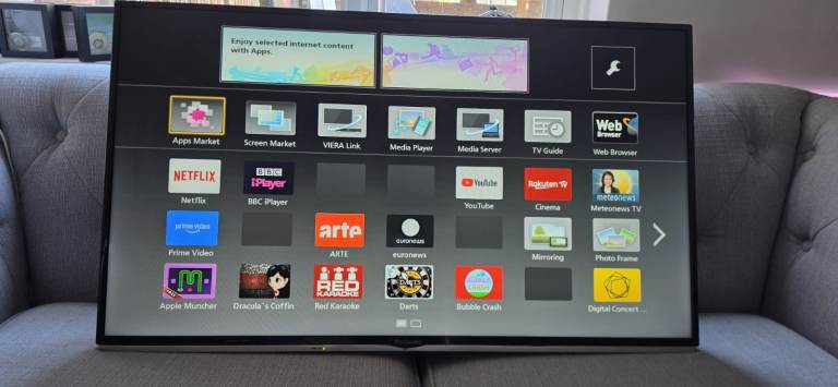 📺 Panasonic 40” TV 