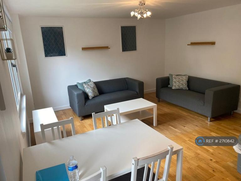 2 bedroom flat in Waterfront Park, Edinburgh, EH5 (2 bed) (#2710842)