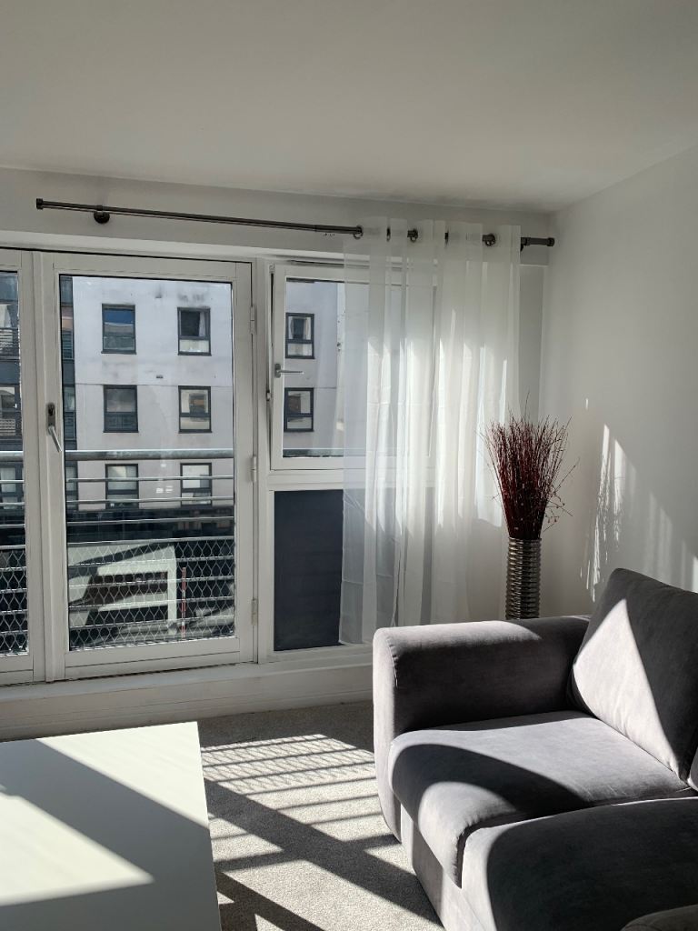 Two bedroom flat 5 minute walk from Glasgow city centre and finance district