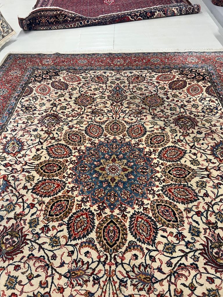 Persian sarouk rug 270x350cm