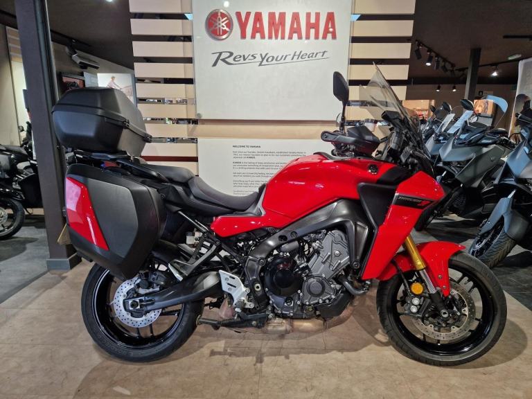 YAMAHA TRACER 900 IN RED