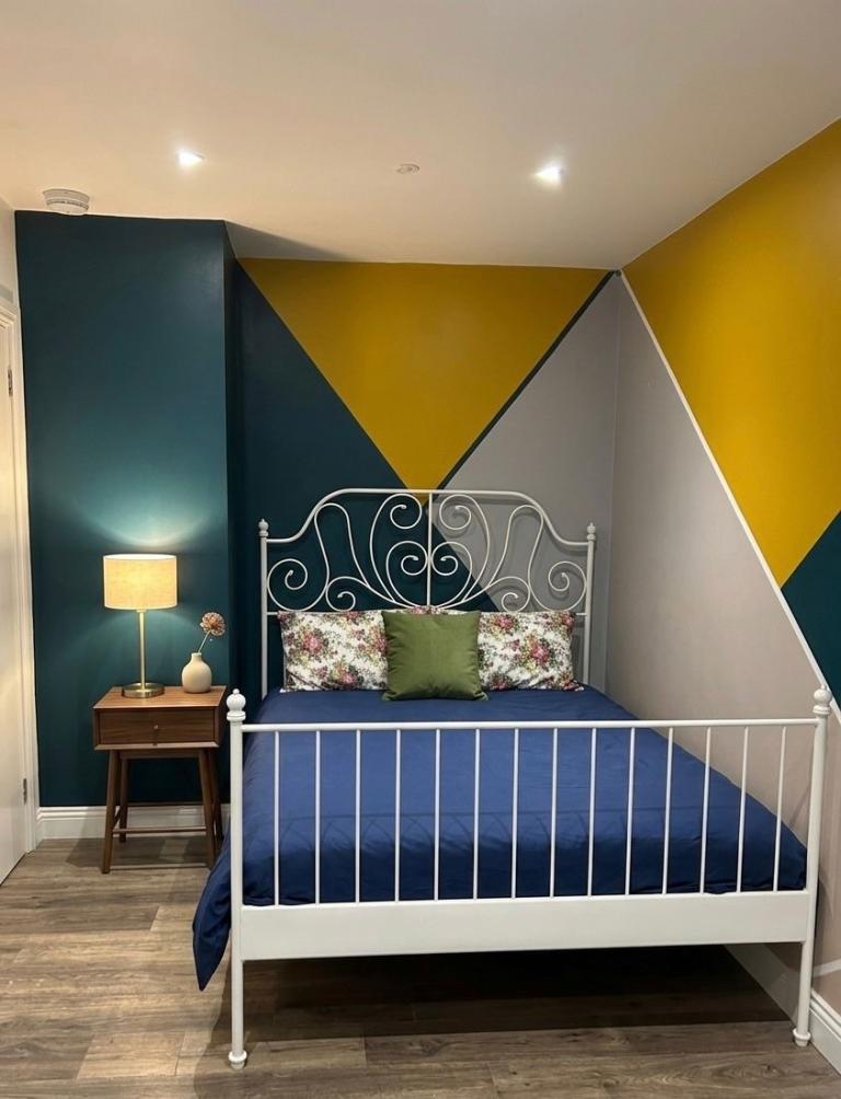 Queen size room for sharing 