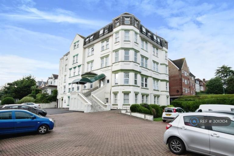 2 bedroom flat in Christchurch Road, Bournemouth, BH1 (2 bed) (#3010104)