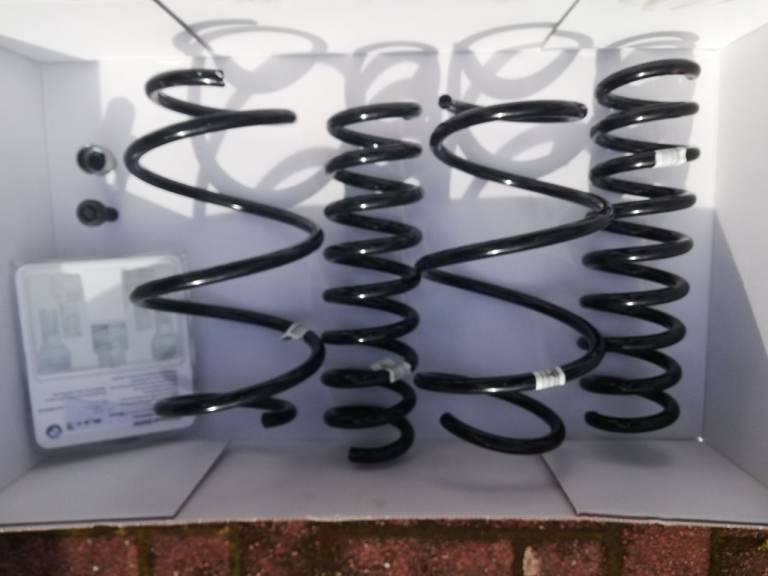 BMW M135i (2016)  M sport suspension. BMW 1 series
