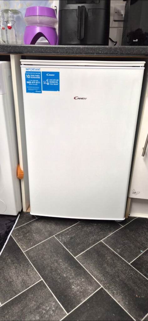 Undercounter freezer 