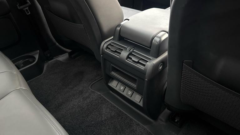 2025 Land Rover Defender 3.0 D250 X-Dynamic HSE 90 3dr Auto Diesel Estate Estate Diesel Automatic