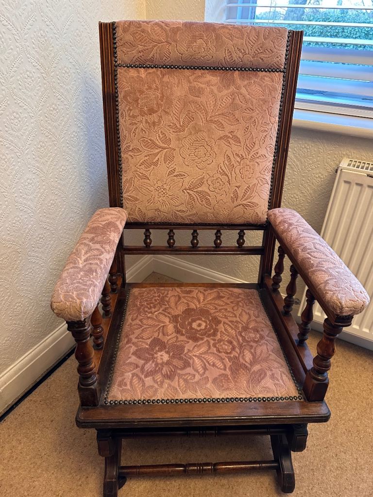 An Edwardian American Rocking Chair Circa 1910. Good Condition
