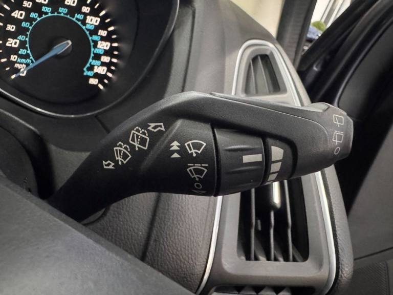 2014 Ford Focus 1.6 TDCi 115 Zetec Navigator 5dr HATCHBACK DIESEL Manual