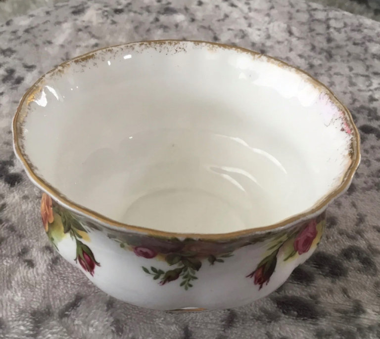 Royal Albert “Old Country Roses” Sugar Bowl (English Bone China)
