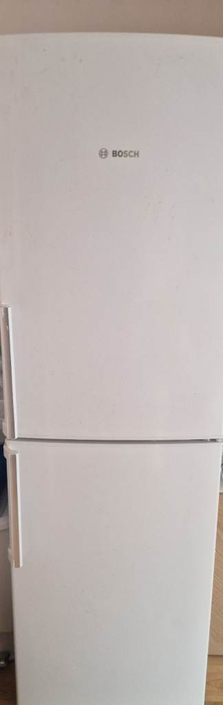 Bosch White Freestanding American Fridge Freezer – Good Condition