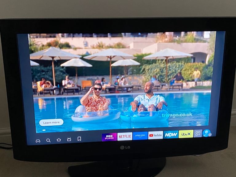 LG 32LH2000 32-inch HD LCD TV – Good Condition