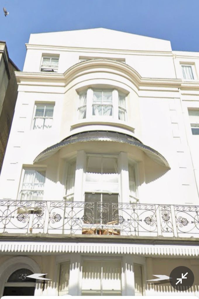 EN-SUITES ROOMS. EASTBOURNE 