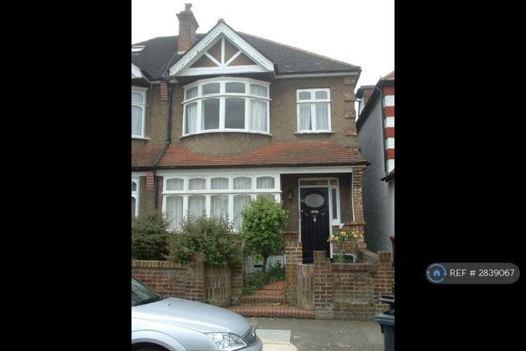 3 bedroom house in Kirkstall Gardens, London, SW2 (3 bed) (#2839067)
