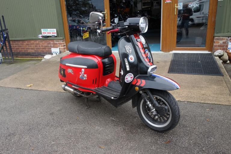 Royal Alloy GP 125 LC 125 LC Scooter Petrol CVT Euro 4 (14 ps) AUTOMATIC 2018/68