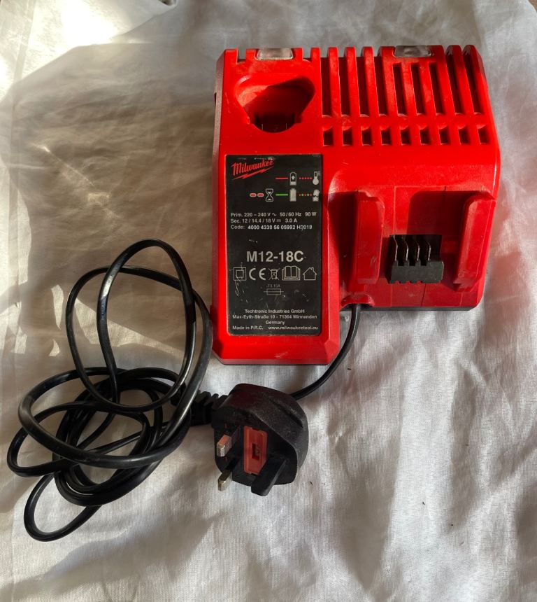 MILWAUKEE 12V-18V DRILL BATTERY CHARGER FOR SALE