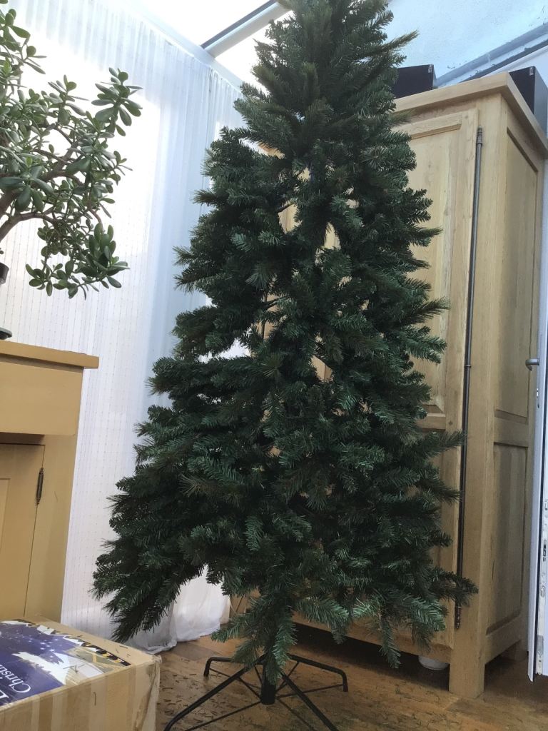 B & Q  Dark Green Christmas tree Bushy 7 ft 6   easy to put up   colour coded includes stand 