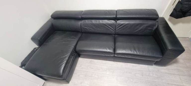 DFS Velocity Black Leather Corner Sofa Bed with Chaise – Excellent Condition