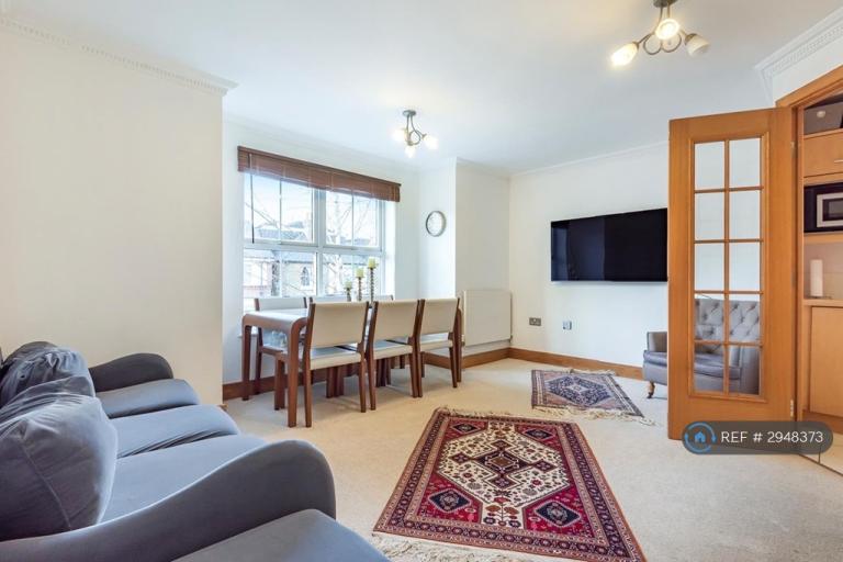 2 bedroom flat in Elizabeth Court, Kingston Upon Thames, KT2 (2 bed) (#2948373)
