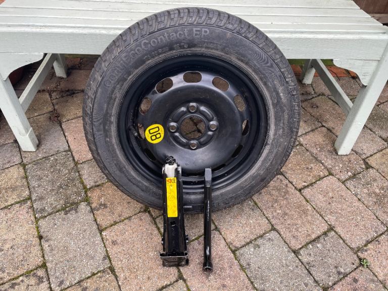 Ford Fiesta spare whell and jack