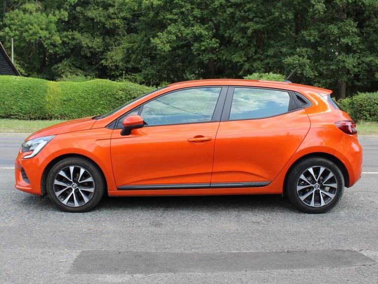 2022 Renault Clio 1.0 TCe Iconic Edition Hatchback 5dr Petrol Manual Euro 6