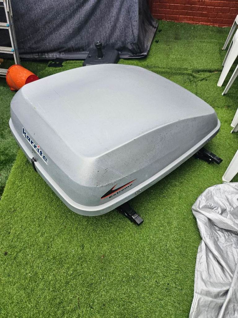 Car roof box with rails 