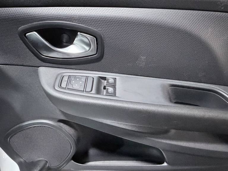 2017 Renault Clio 1.2 16V Play 5dr HATCHBACK PETROL Manual