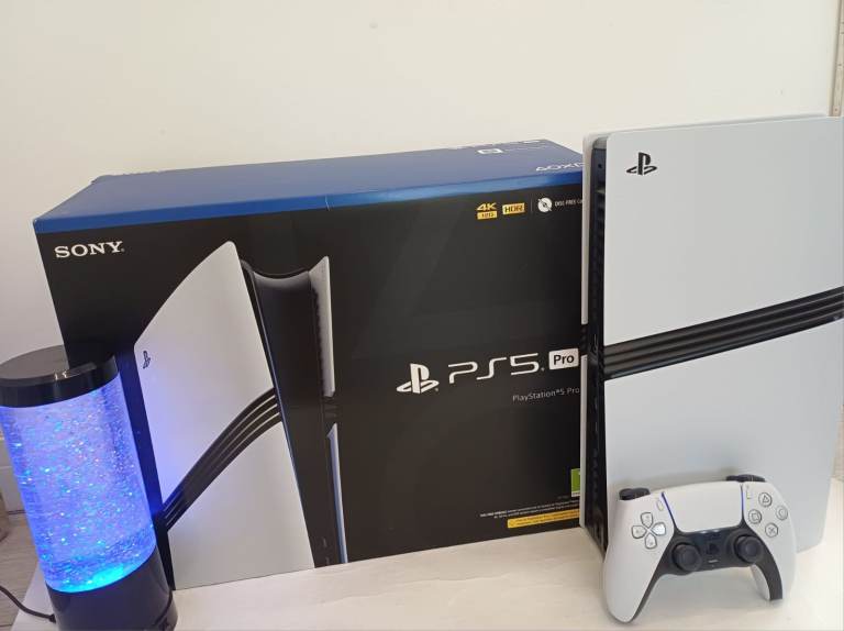 Ps5 pro 2tb digital with controller 