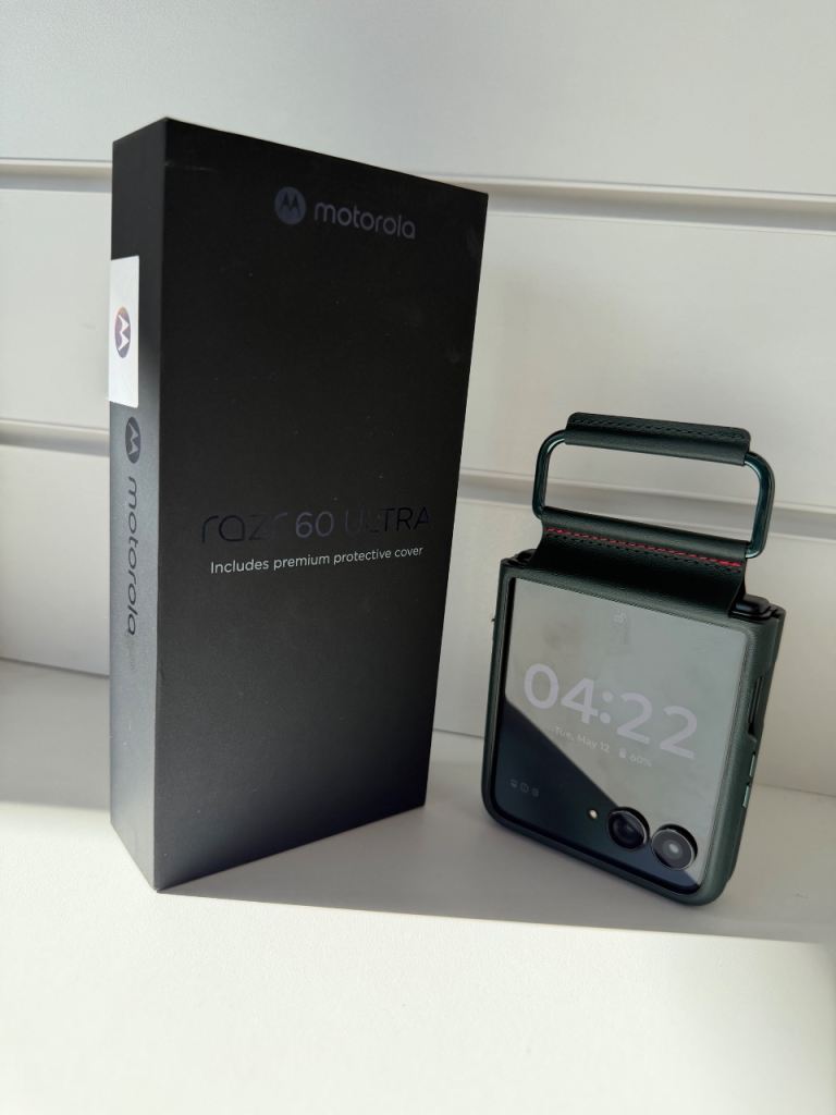 Motorola Razor 60 ultra 512gb unlocked with 1 year warranty 
