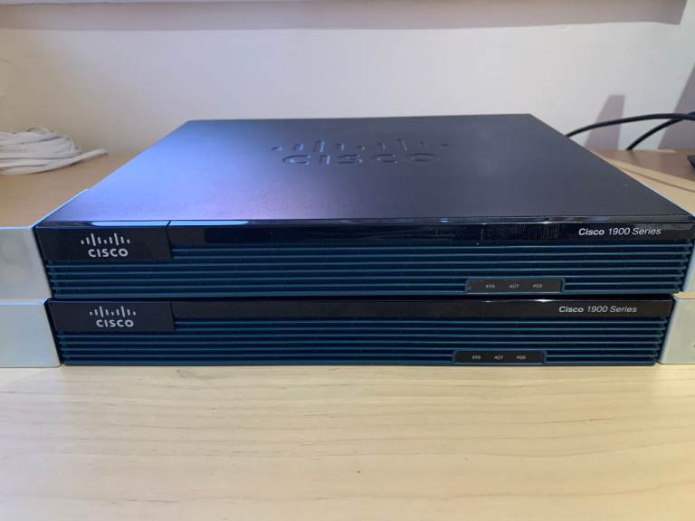 Cisco 1921 Integrated Services Router  x 2
