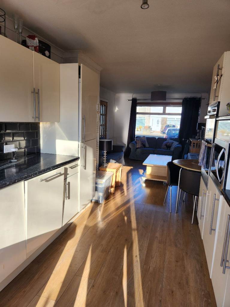 Central/Newington ; Student House Share